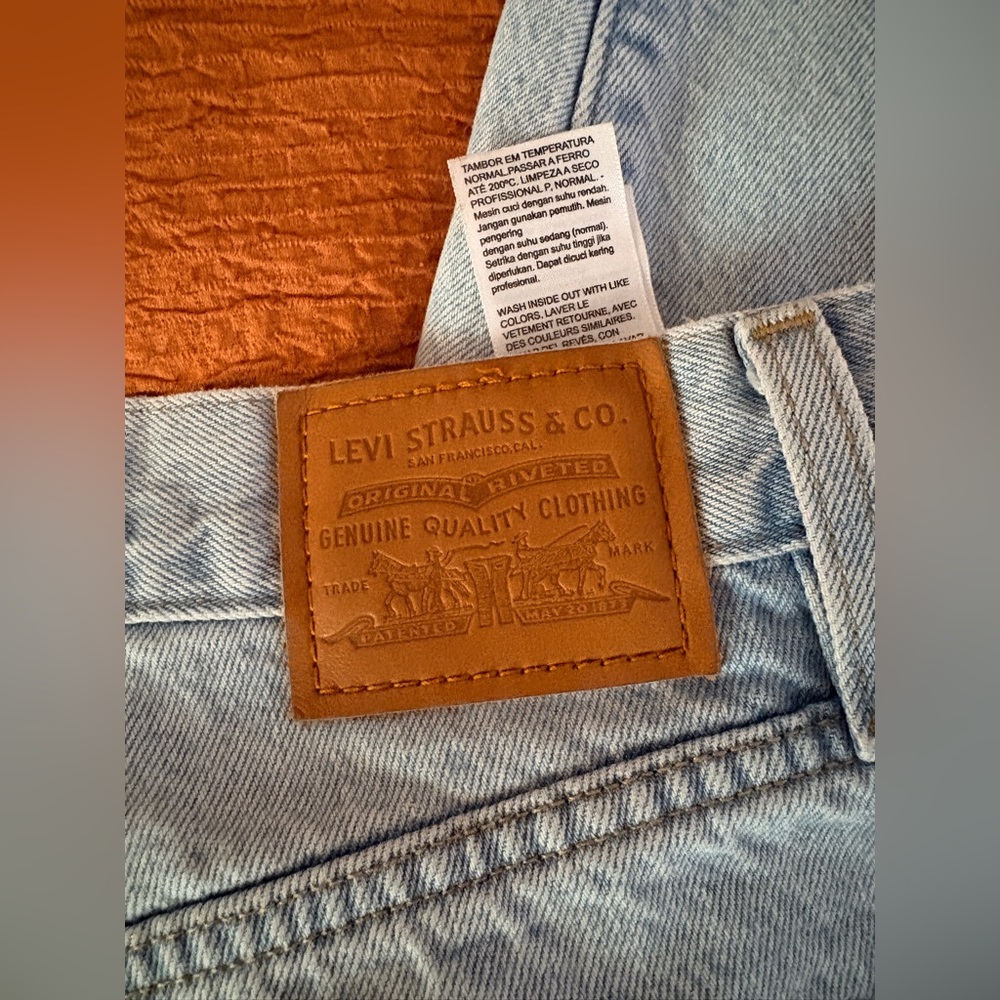 NWOT Women’s 26 barrel Levi's Denim Jeans - Picture 3 of 5